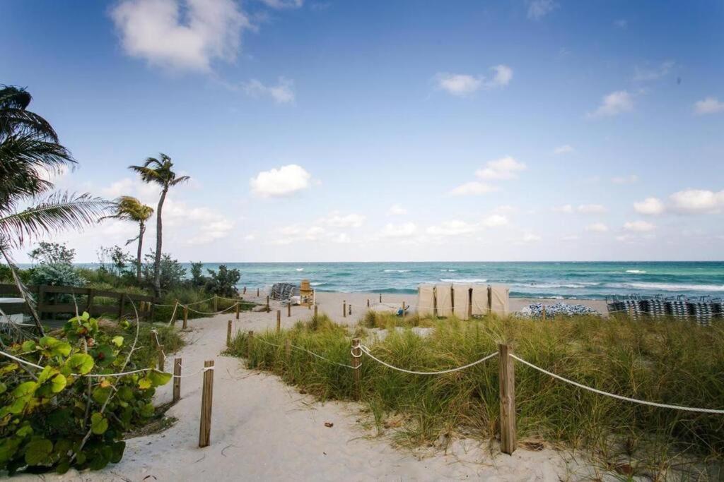 Amazing Apartment On The Beach Hollywood Bagian luar foto