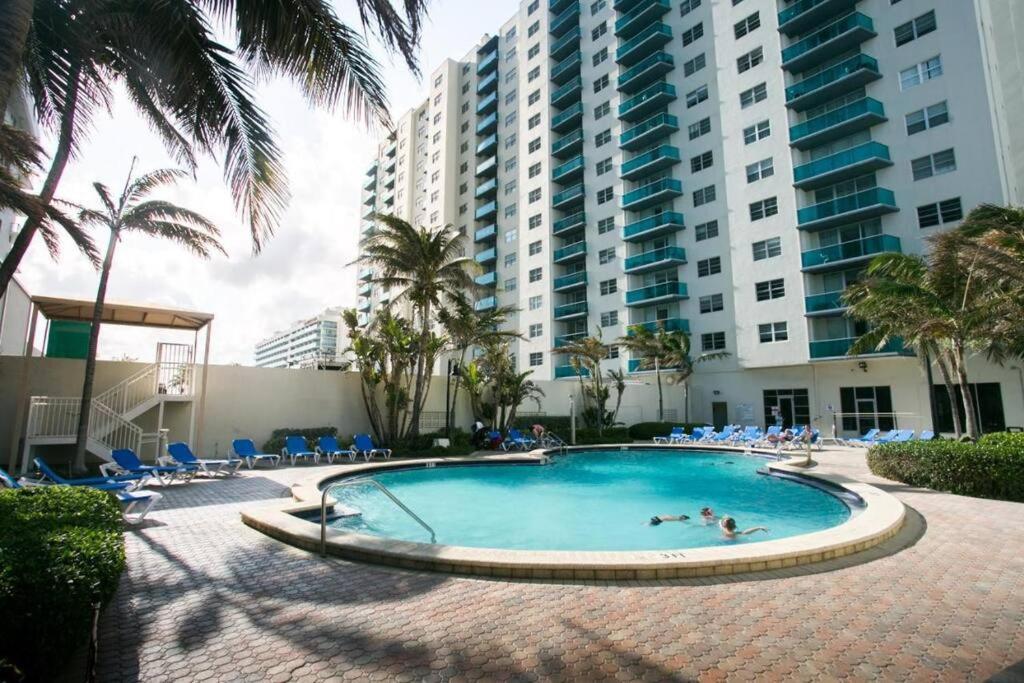 Amazing Apartment On The Beach Hollywood Bagian luar foto